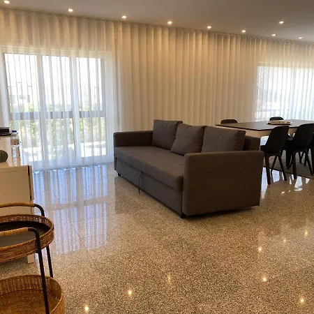 Front With Rooftop * 孔迪镇