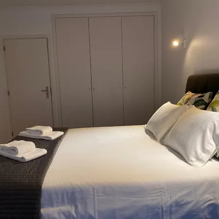 Front With Rooftop 公寓 *