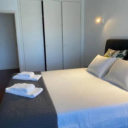 Front With Rooftop 孔迪镇