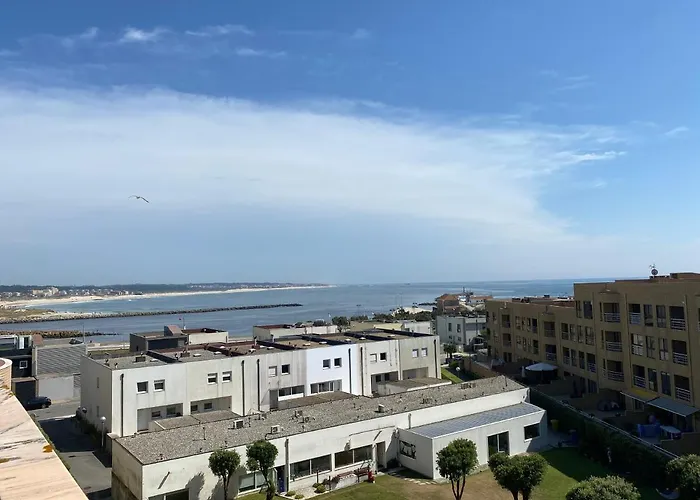 Front With Rooftop * ヴィラ・ド・コンデ