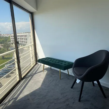 Front With Rooftop Apartment