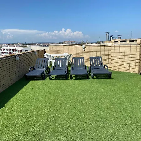 Front With Rooftop Apartment *