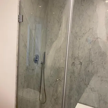 Front With Rooftop Apartment