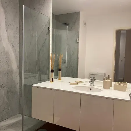 Apartament Front With Rooftop