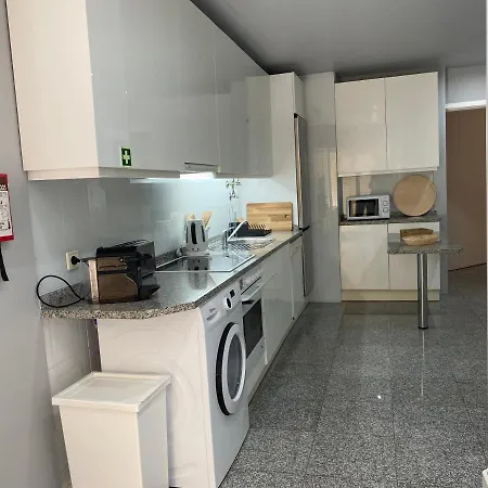 Front With Rooftop Apartment *