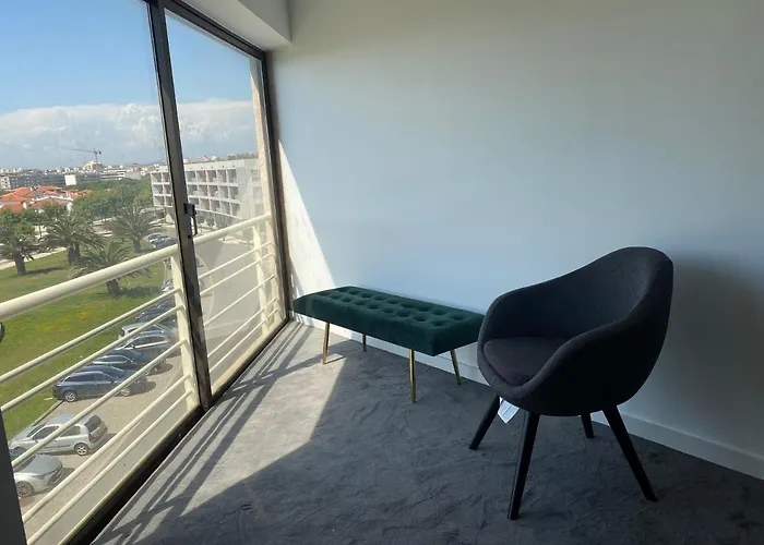 Front With Rooftop Lägenhet