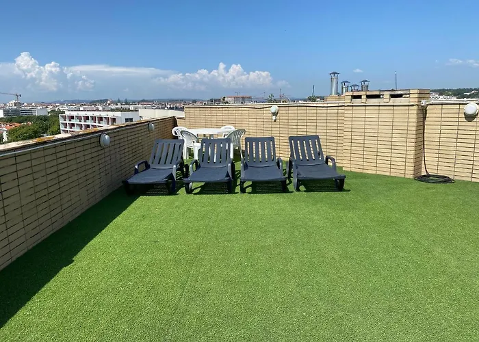 Front With Rooftop Apartment *