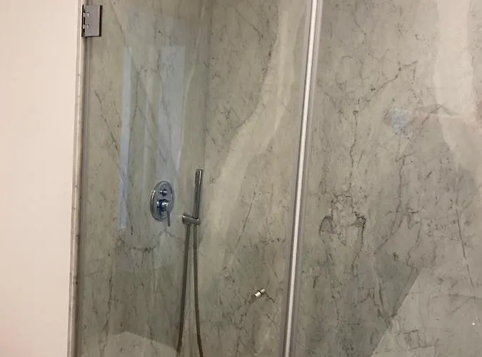 Front With Rooftop Apartment