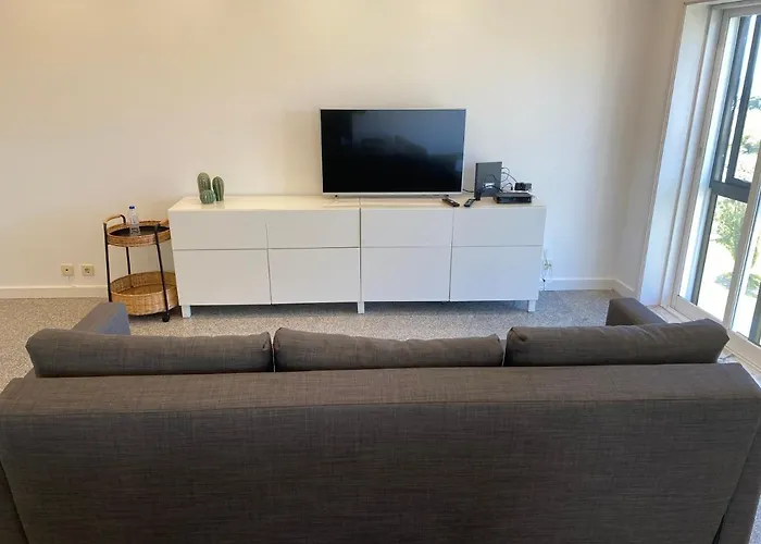 아파트 Front With Rooftop *